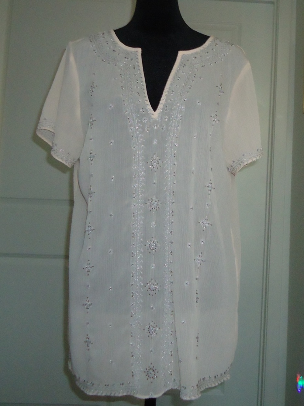 White House Black Market Women's Embroidered Beaded Soft Pink Sheer Blouse Siz-8